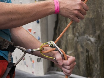 The thumb gently resting on the device lever in the paying out position  © Martin McKenna - UKC