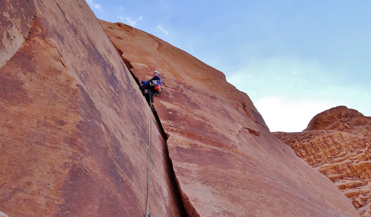 Alys Jepson on the wide crack of the final pitch of The Beauty.  © Shauna Clarke