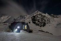 Barron Saddle hut in the Moonlight