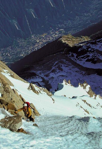 Peter Riley nearing the top of the Frendo Spur (D+). From the Rockfax.  © Charlie Boscoe