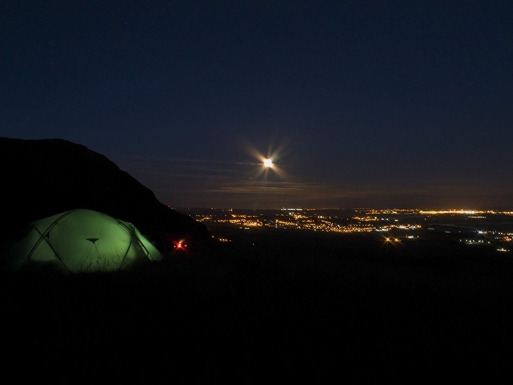 The REACTIK+ functioning as a tent lamp while camping  © Martin McKenna - UKC