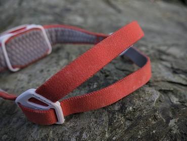 Thanks to the split strap, the torch sits comfortably and securely on the head  © Martin McKenna - UKC