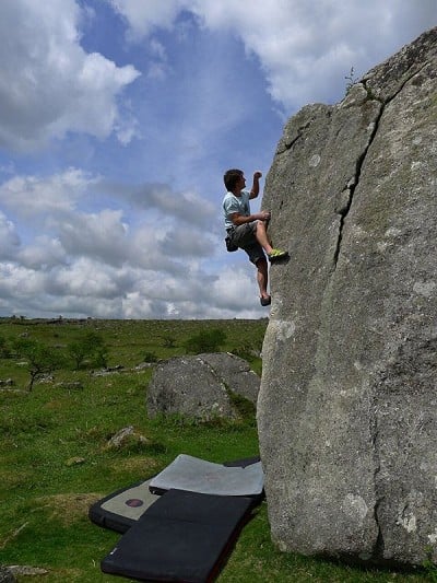 Jez Holding getting committed on the Twin Flakes, F6b, Combshead  © James Clapham