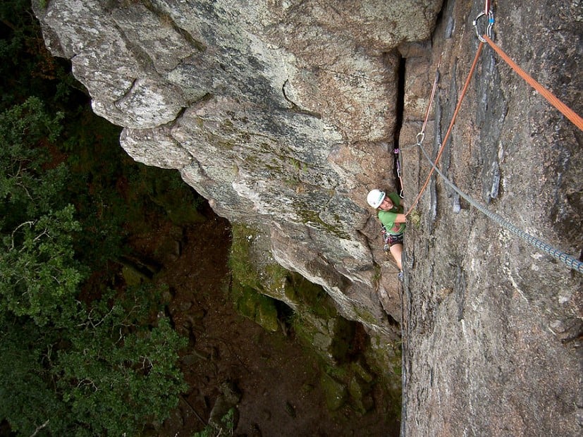 Kat Spinney seconding one of the finest Hard Severes in the UK: Central Groove  © Rob Greenwood - UKC