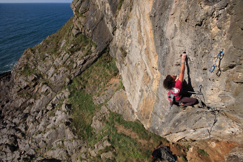 Naomi Buys climbing Goosey Lucy (6c+) at Foxhole.  © Mike Hutton