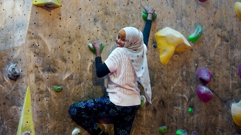 A young girl enjoying a bouldering session in Zurich  © Beat Baggenstos