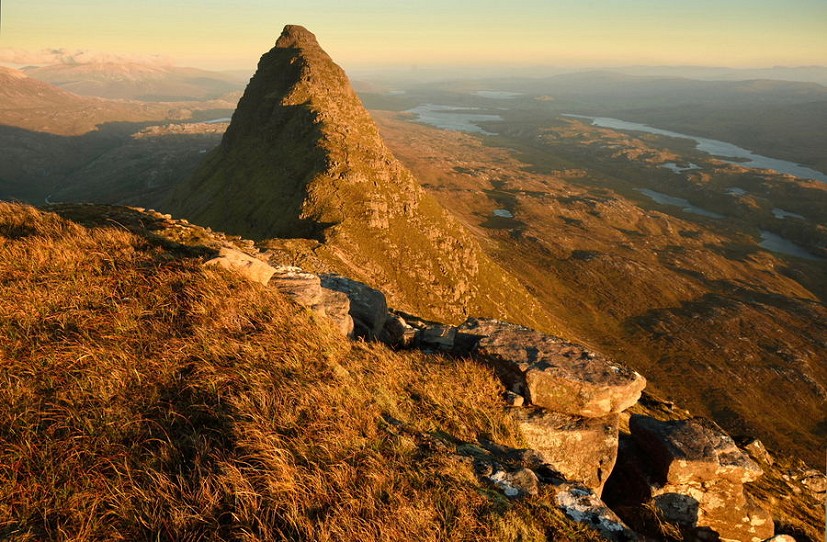Looking along the Suilven ridge from just below the summit of Caisteal Liath  © James Roddie