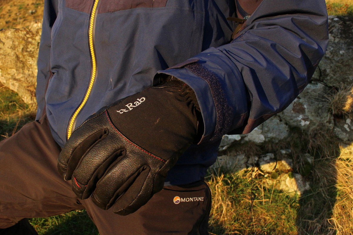 Cuffs fit easily over bulky winter gloves  © Kev Woods