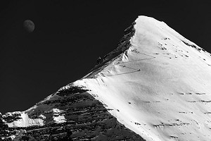 Approaching the summit of Tofana di Rozes (3225m)   © James Rushforth