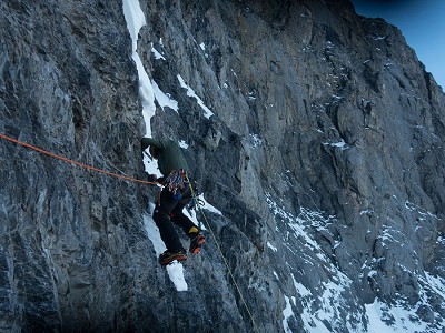 Thomas Huber climbs the first steep wall after the second ice field  © Archive Metanoia