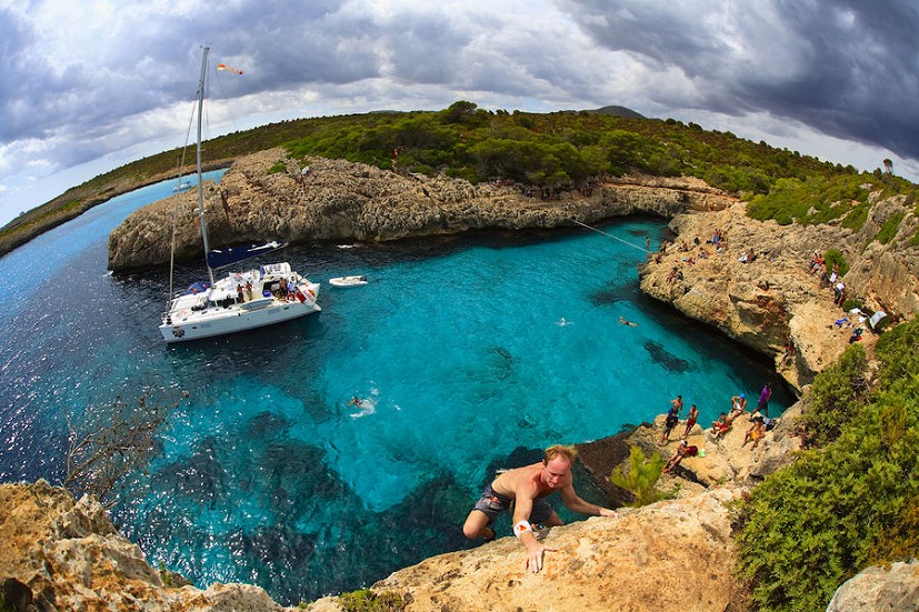Iker enjoying Mallorca's deep water soloing  © Damiano Levati - RedBull