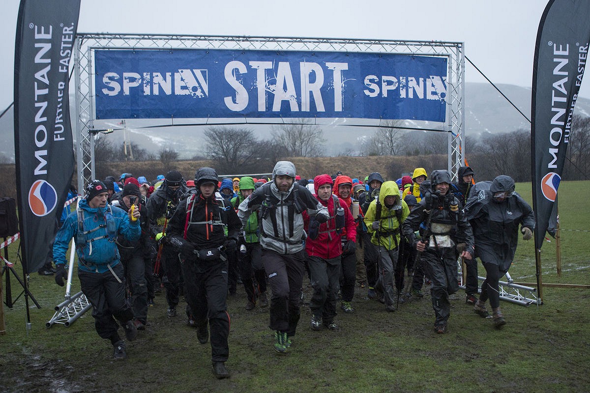 The Montane Spine Race begins!  © YANNBB/Montane Spine Race