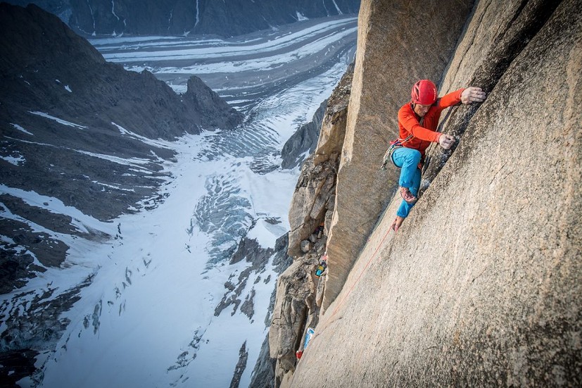 Leo Houlding on the Mirror Wall  © Coldhouse Collective