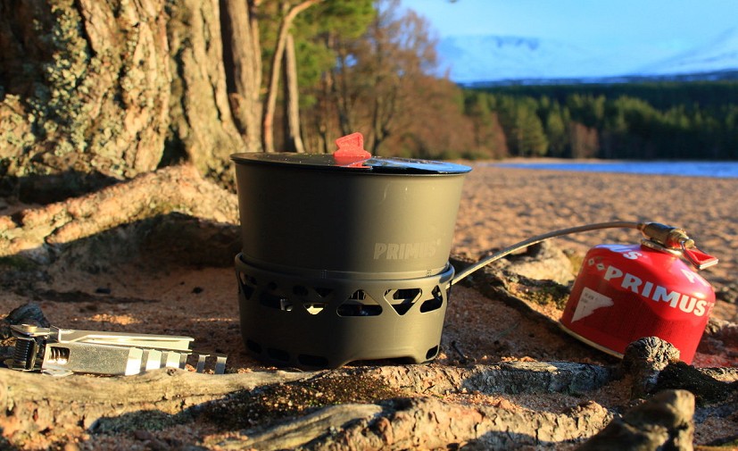 Broad base and plenty of volume - this is not a small stove (230g canister for scale)  © Dan Bailey