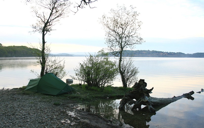 Wild camping by Loch Lomond - now an offence under the Park's bylaws  © Dan Bailey