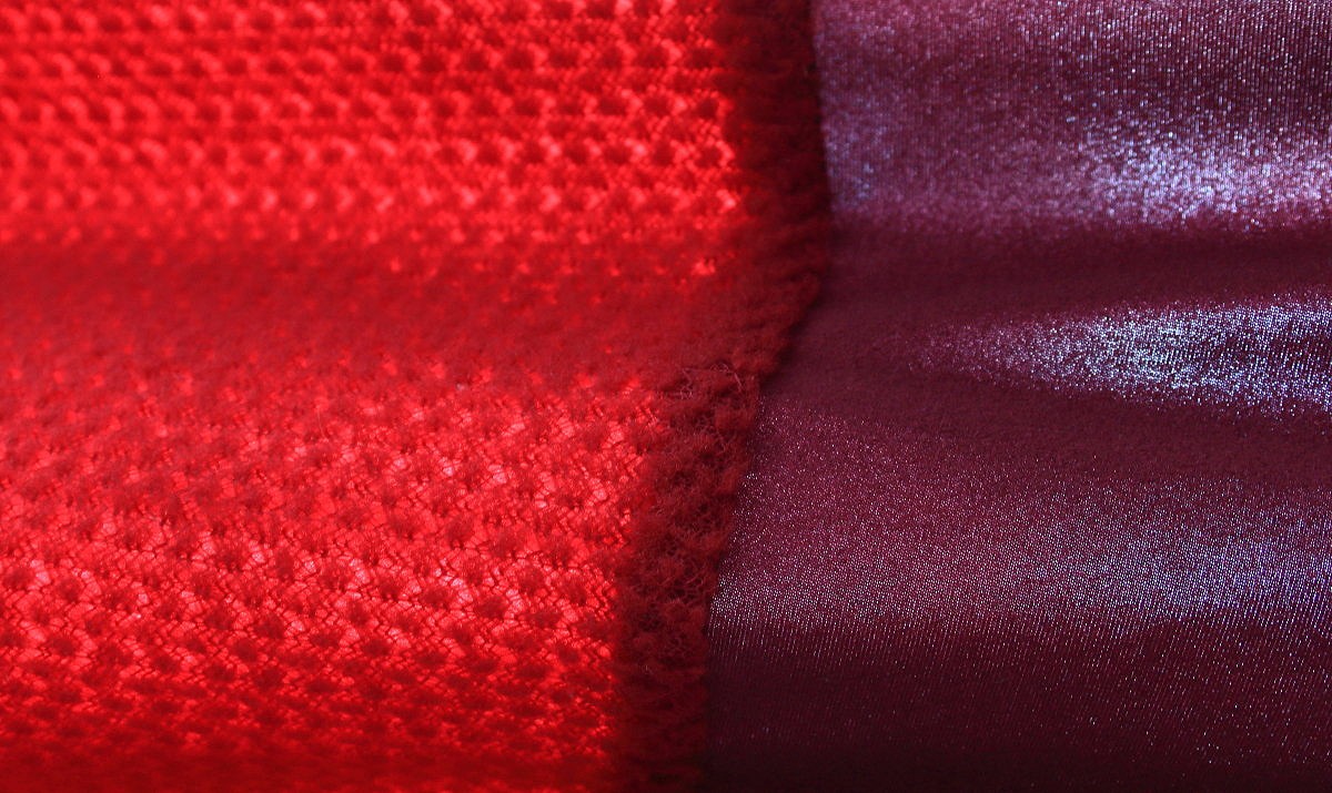 The knit is so open it's practically transparent. Left: Alpha Direct; Right: Thermic-lux stretch fleece  © UKC/UKH Gear