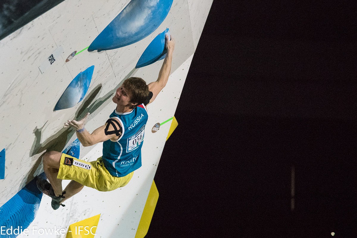 Alexei Rubtsov climbed his way to first place  © Eddie Fowke/IFSC