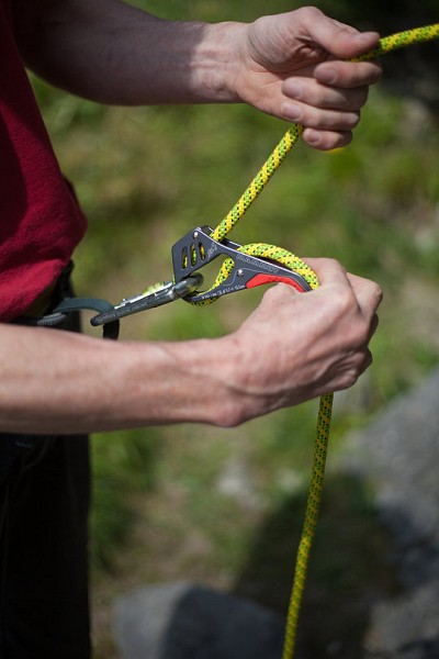 Assisted Breaking Belay Device Review - Mammut Smart 2  © UKC Gear