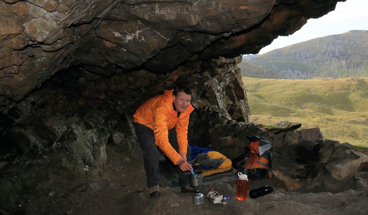 Making use of natural shelter to do without tent or tarp - takes forward planning  © Dan Bailey