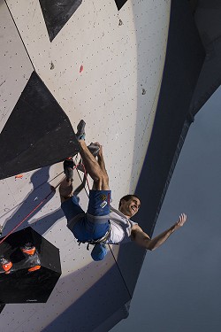 Marcello Bombardi working the crowd, final route Chamonix WC 2017  © Björn Pohl