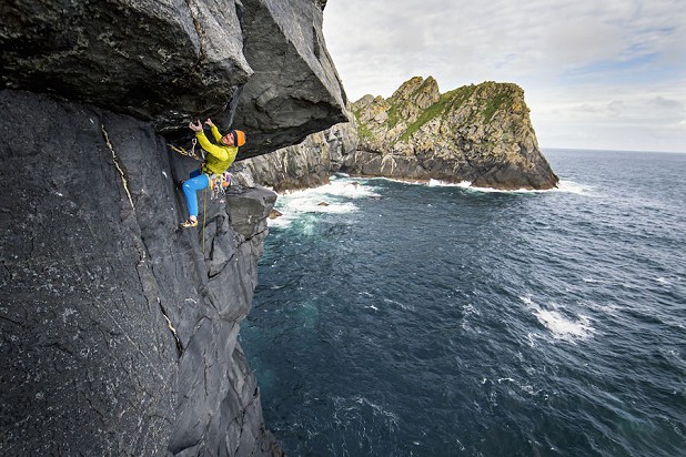 Dave MacLeod on the first ascent of Making a Splash E7  © Dark Sky Media