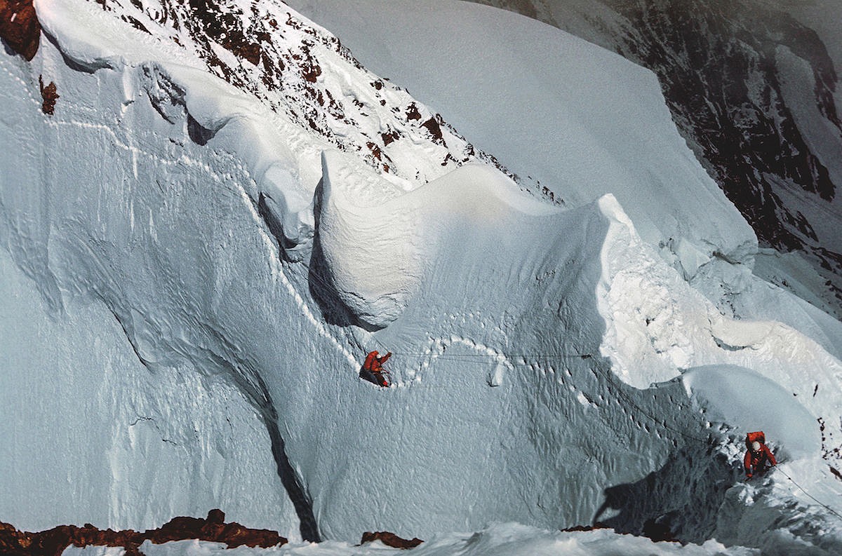 The East Ridge of K2 expedition, 1976. The broken cornice between the two climbers is where Voytek Kurtyka broke through.  © Voytek Kurtya collection.