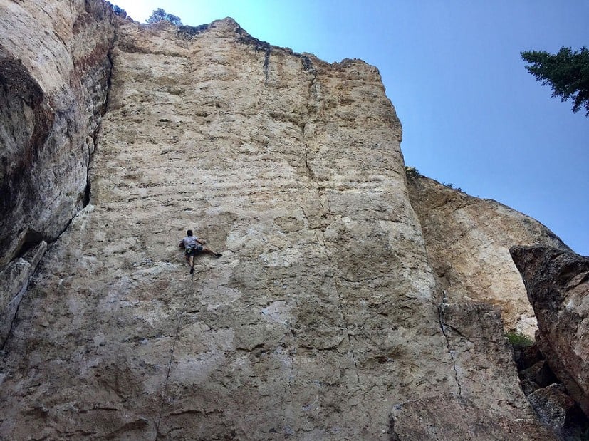 Nick Gooding climbing Thugagra (5.13b/8a) at Crag 6, Tensleep Canyon  © Paul Sagar