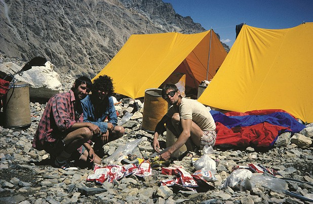 John Porter, Alex MacIntyre and Voytek Kurtyka at Bandaka base camp  © John Porter