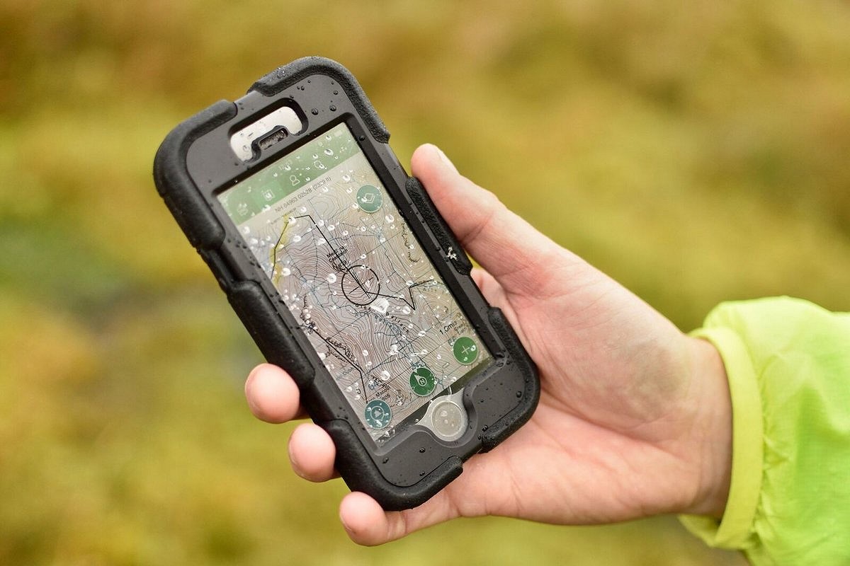 Using a smartphone in a water-resistant case  © James Roddie