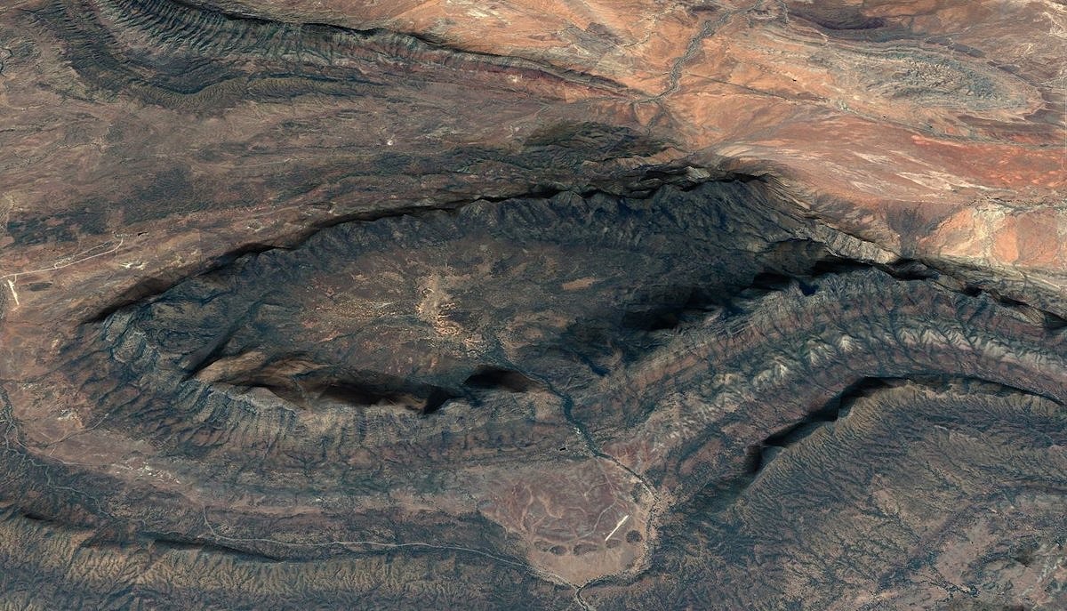 A quick peek from Google Earth showing the bowl-shaped layers of quartzite of which Moonarie is formed.   © Google Earth