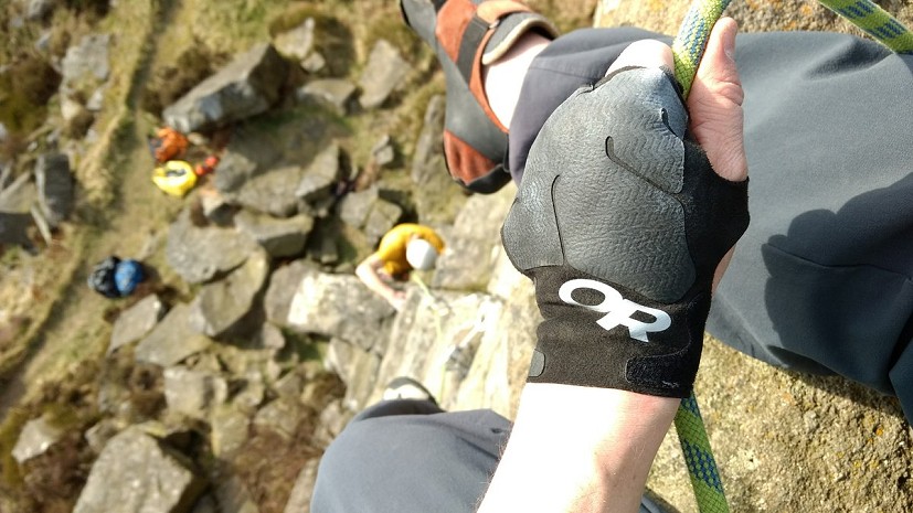 The Splitter Glove offers hand protection, and even some warmth, for year-round crack climbing  © Toby Archer