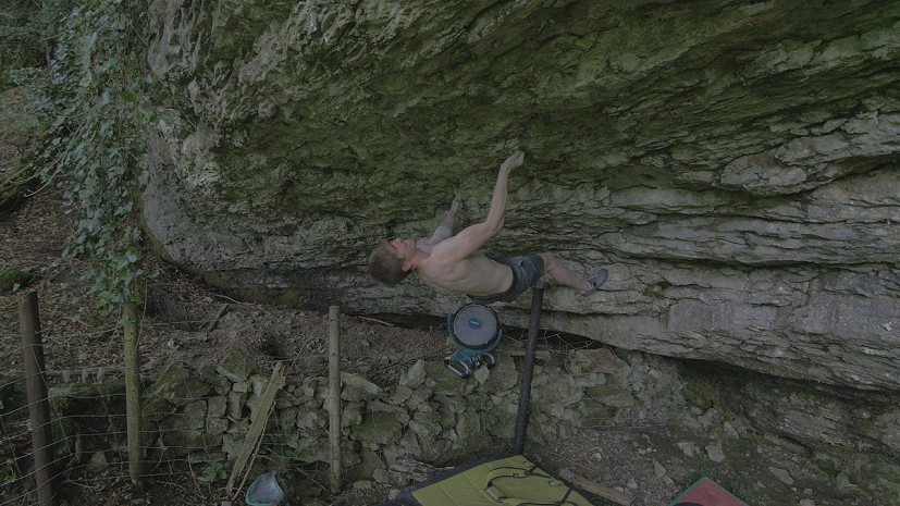 Joe Lawson employing the fan to cool down both the holds and his rapidly overheating elbows  © Lawson Beta Productions