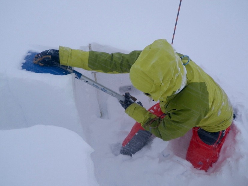 Looking for snowpack weaknesses on Easterly aspect at 1000m in the Northern Cairngorms  © SAIS