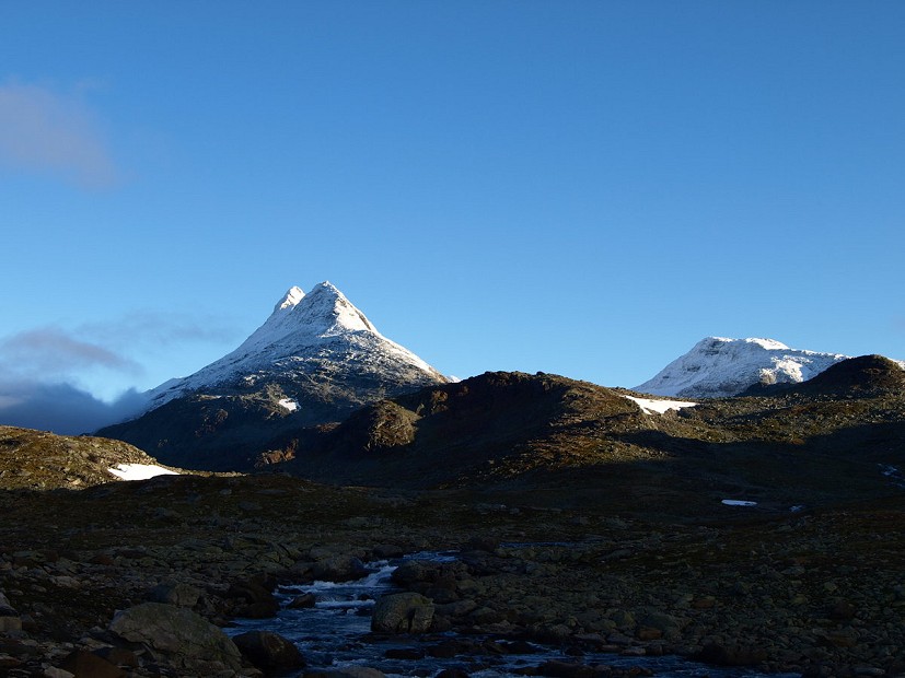 Uranostinden (left) and Langestavltiden (right).  The Uranos glacier in the middle   © Jamie Simpson - Alpine Dragons