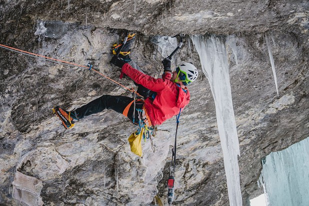 Simon Chatelan making the first ascent of pitch 3 of Röstigraben.  © Hugo Vincent Photography