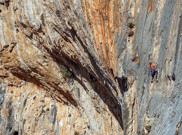 Icaro at Arhi - one of the great crags on Kalymnos  © Chris Craggs