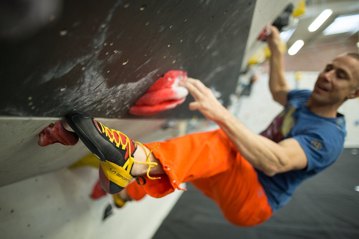Always make a conscious effort to be strict with form, especially when it comes to placing your feet.  © UKC