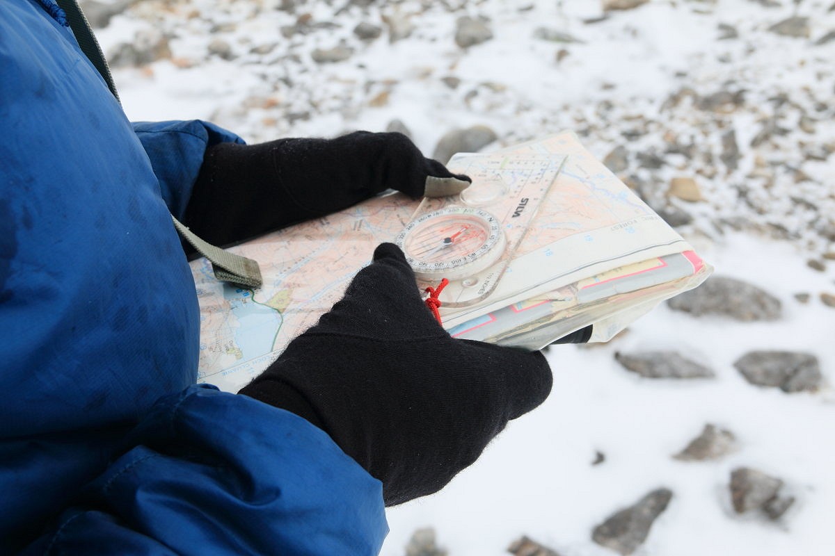 Magnetic gloves and compasses - what could possibly go wrong?  © Dan Bailey