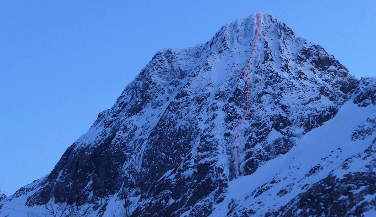 Our route on the North Face of Stormoa (Day 2)  © Greg Boswell