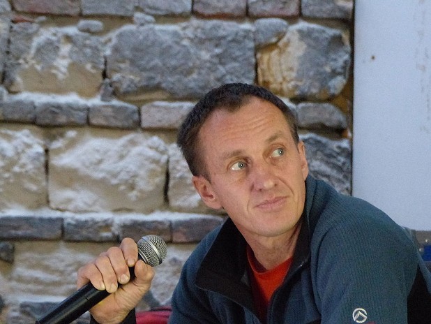 Denis Urubko giving a lecture in Budapest, Hungary in 2016.  © Elekes Andor  (CC BY-SA 4.0)