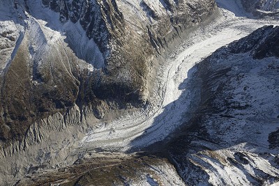 The retreating glacier terminus in detail.  © Dr Kieran Baxter