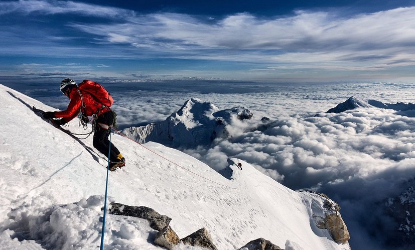 Descending from the summit.  © Guy Buckingham