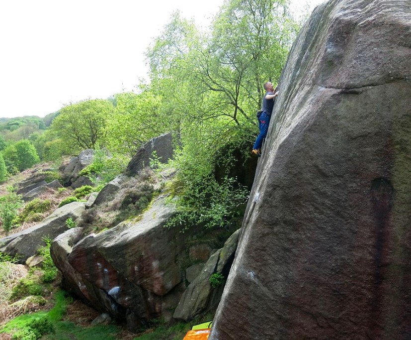 We don't always practice what we preach! The author allows fear to sabotage good technique during a solo flash of Psycho E5 6b at Caley.  © Nick Brown - UKC