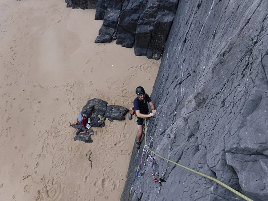 The rising traverse on Twinkle. This years high sand has almost covered the base rocks.  © nigehughes