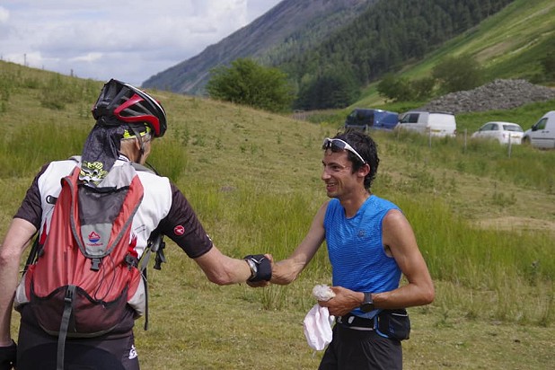 Billy Bland, record holder for 35 years, greets Jornet at Dunmail  © Danny Richardson