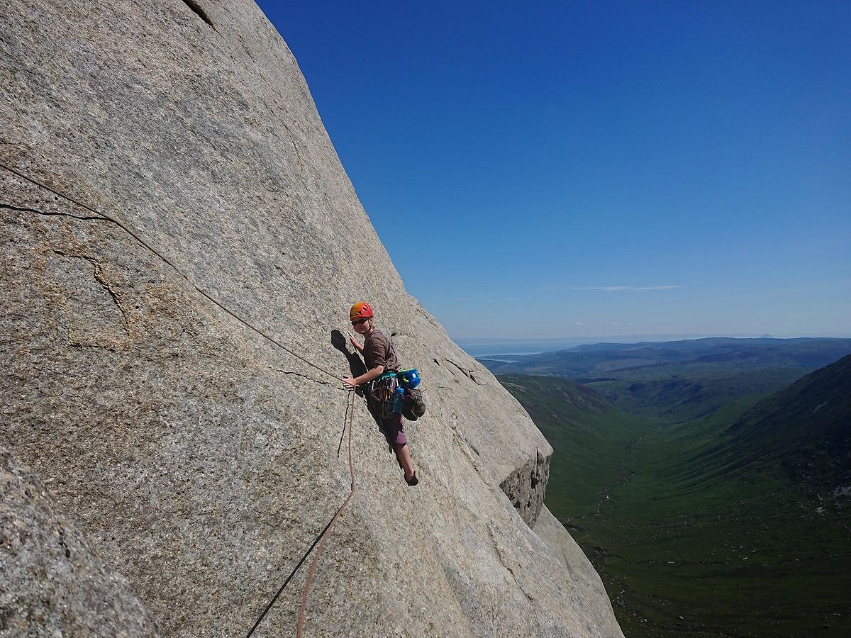 Heather seconding the traverse pitch.   © Euan S