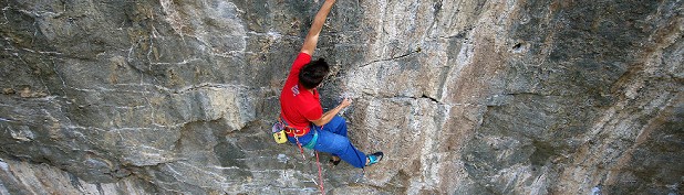 Essential Climbing action shot  © Edelweiss