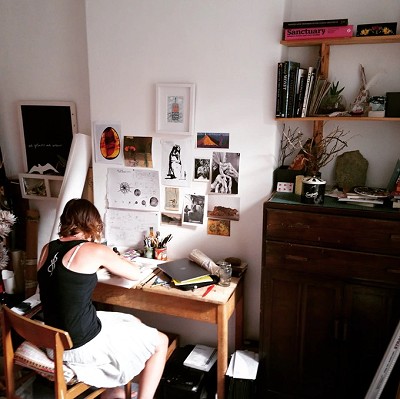 Tessa working in her studio  © Tessa Lyons