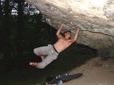 Sam Cattell on the 1st ascent of Be Ruthless V8+, Pant y Mwyn  © Gruff