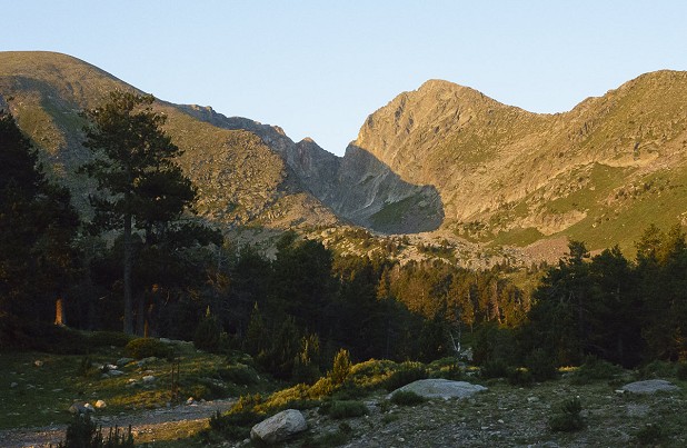 Canigou at dawn from the Refuge des Cortalets  © Dan Bailey
